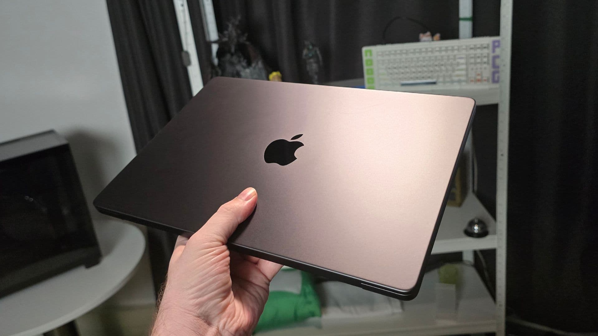 Đánh giá Pin MacBook Pro M5 có đủ dùng cho một ngày?